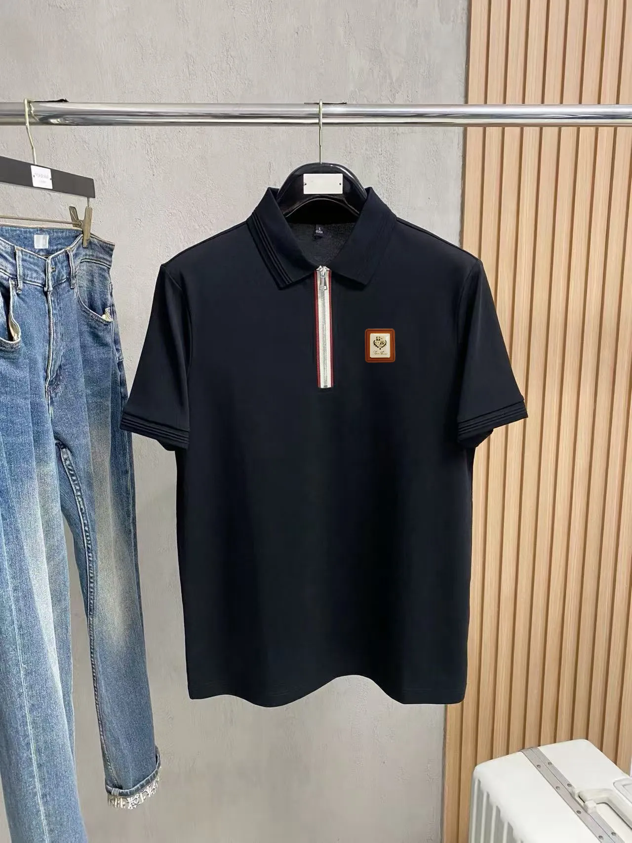 , LP 2036SS New Arrival spring and summer short-sleeved lapel T-shirt polo, the highest version available for customization, Premium khaki fabric, simple and fashionable, color-blocked threads are super nice! Classic logo simple and elegant style! Full of high-end feel, can be worn in all seasons. Simple European style. Sizes on sale on the official website: M-4XL